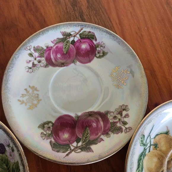 Set of 5 decorative iridescent/pearlescent fruit plates with gold-toned details - Picture 3 of 8